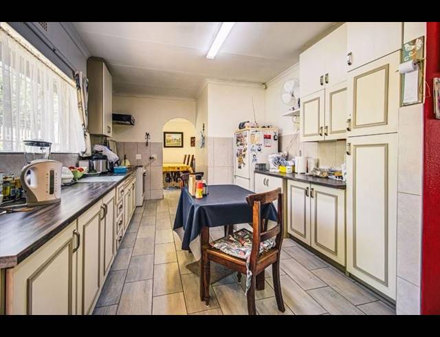 3 BEDROOM HOUSE FOR SALE IN VAN RIEBEECK PARK